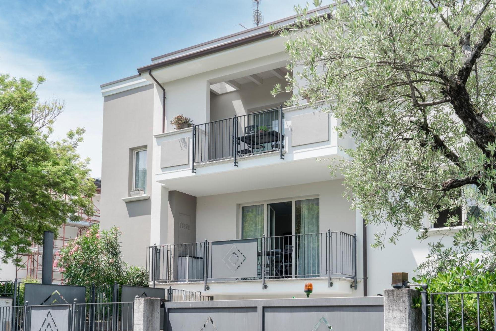 Matteotti Apartments Ντεζεντσάνο ντελ Γκάρντα Εξωτερικό φωτογραφία